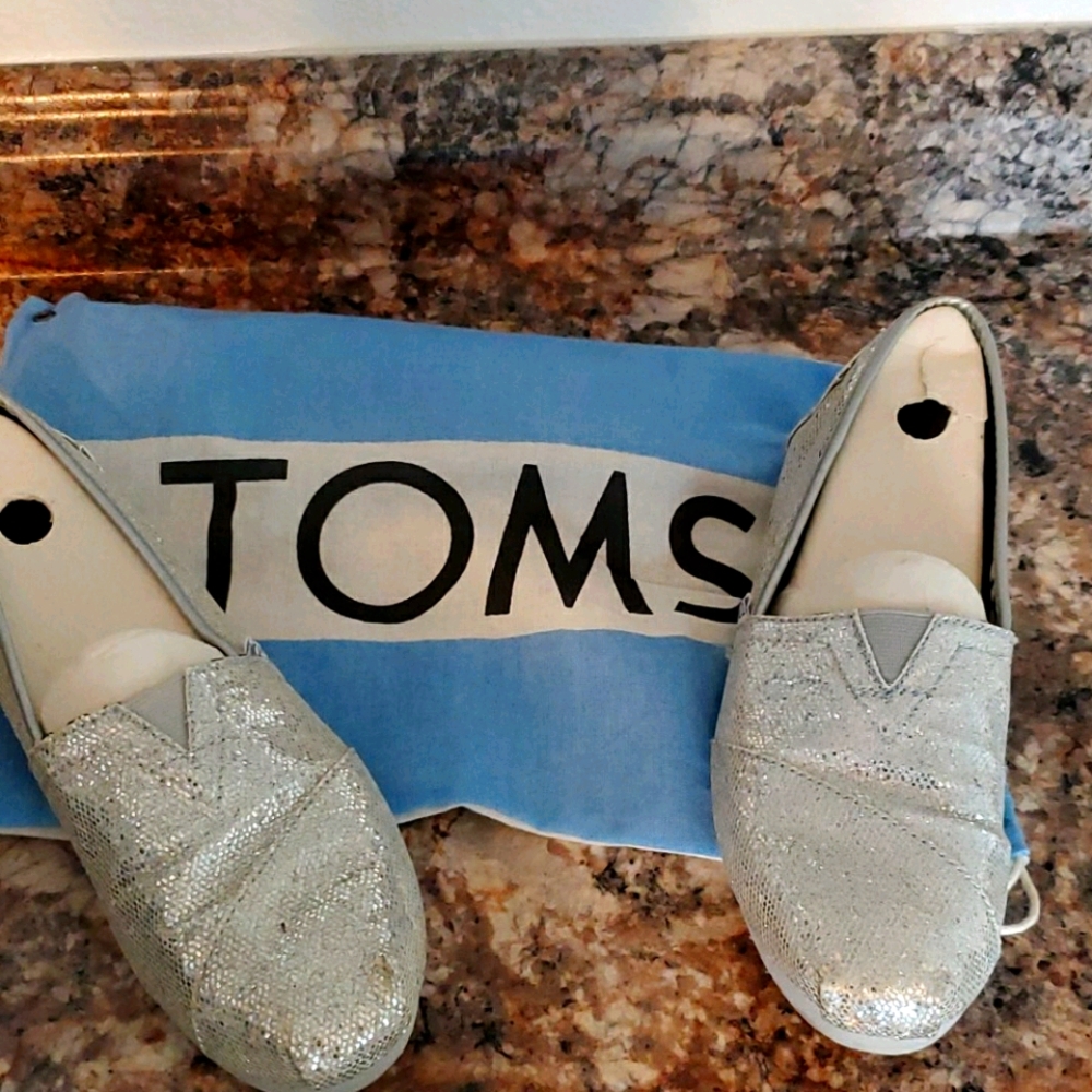 Tom's shoes size 8